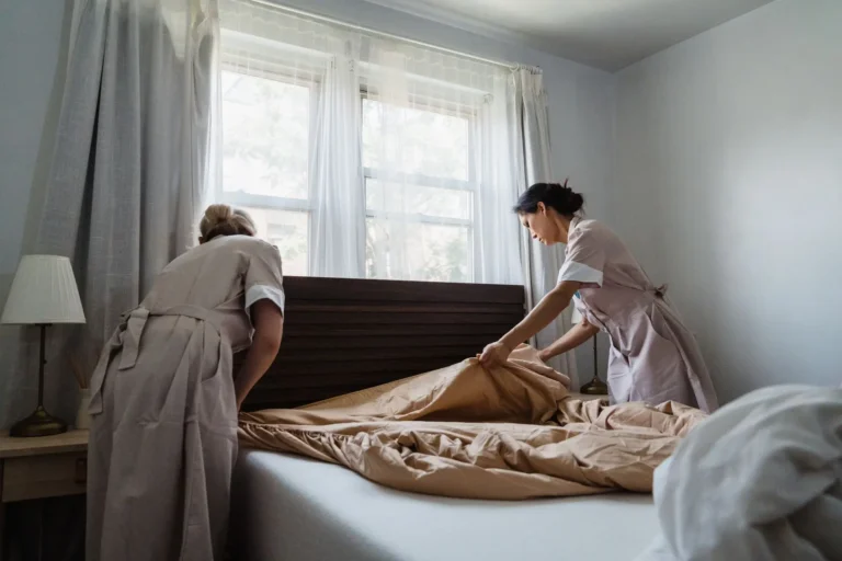 Equipo de housekeeping en un hotel de Tampa